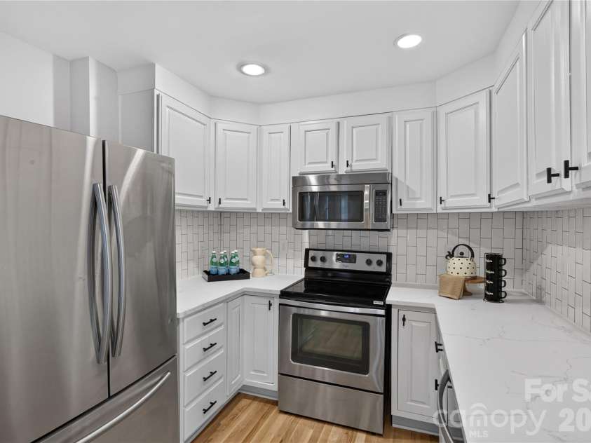 1816 Anderson Street, Charlotte, NC 28205.  MLS# CAR4402683, YatesRealty ID 23552. 