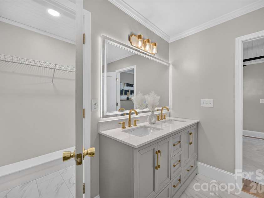 1816 Anderson Street, Charlotte, NC 28205.  MLS# CAR4402683, YatesRealty ID 23552. 