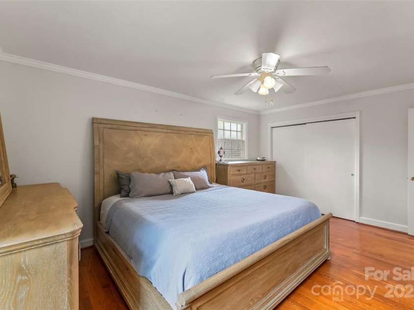 34 Westridge Drive, Asheville, NC 28803.  MLS# CAR4264281, YatesRealty ID 23553. Primary bedroom