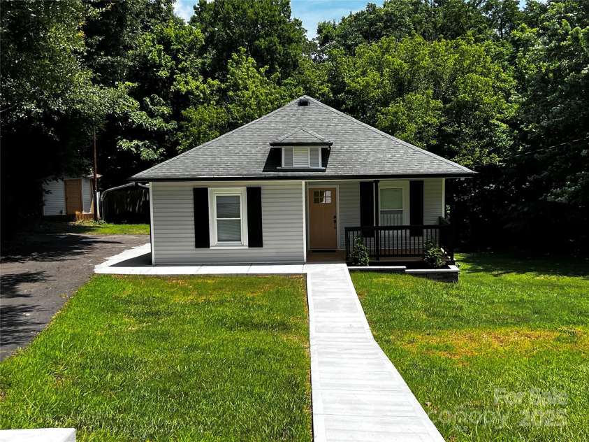 305 Henry Street, Belmont, NC 28012.  MLS# CAR4272580, YatesRealty ID 23556. 