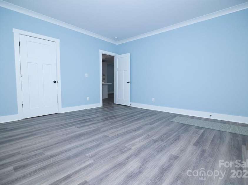 305 Henry Street, Belmont, NC 28012.  MLS# CAR4272580, YatesRealty ID 23556. 