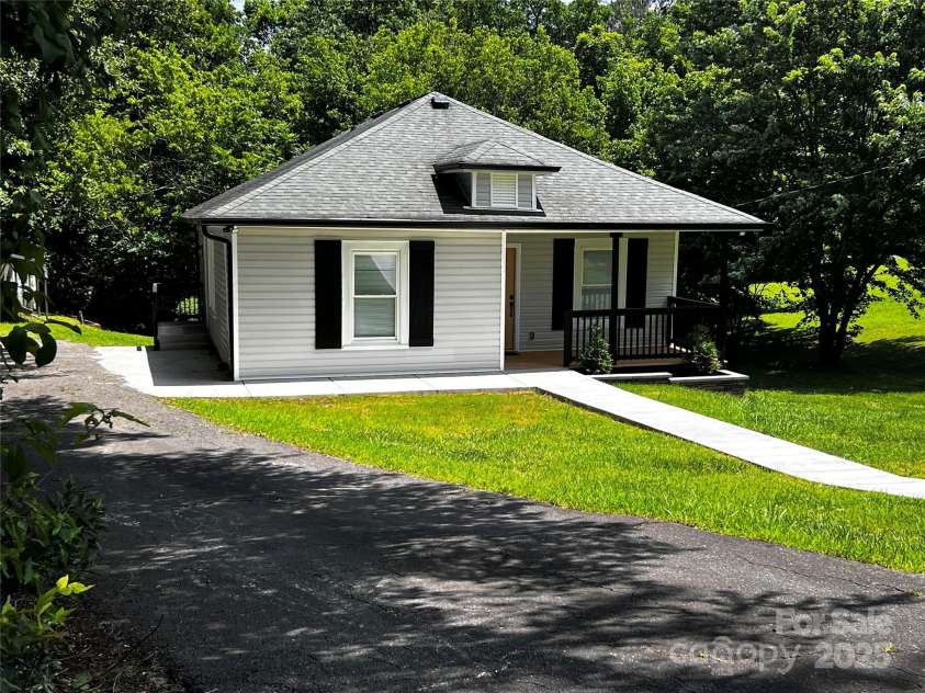 305 Henry Street, Belmont, NC 28012.  MLS# CAR4272580, YatesRealty ID 23556. 