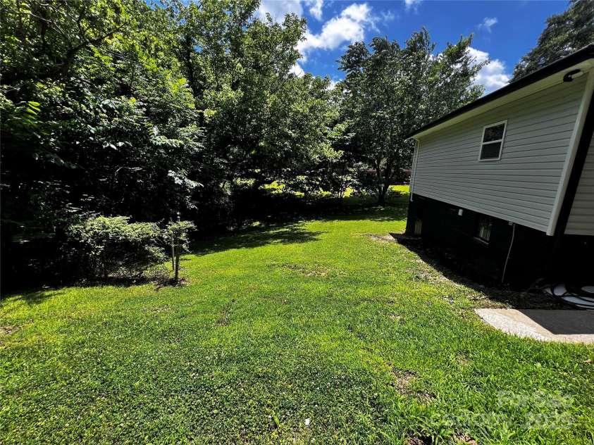 305 Henry Street, Belmont, NC 28012.  MLS# CAR4272580, YatesRealty ID 23556. 