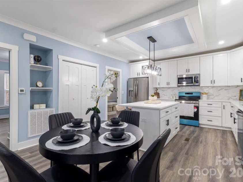 305 Henry Street, Belmont, NC 28012.  MLS# CAR4340496, YatesRealty ID 23556. Dining area