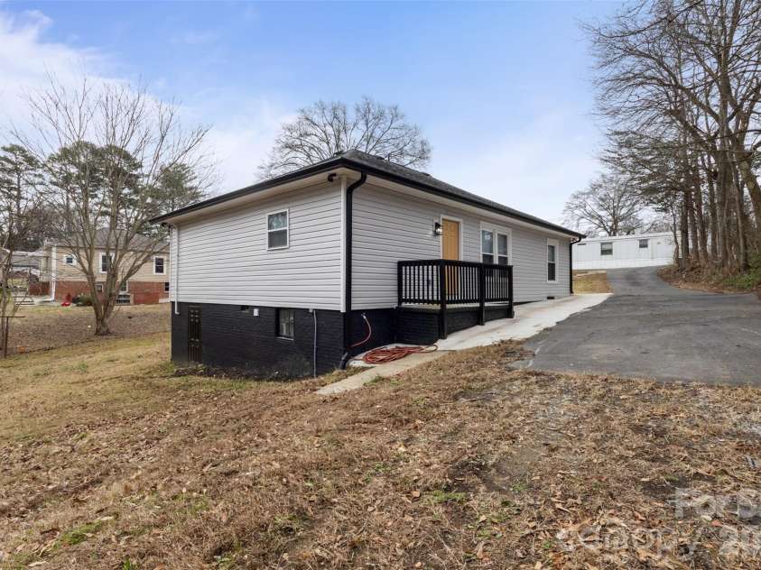 305 Henry Street, Belmont, NC 28012.  MLS# CAR4340496, YatesRealty ID 23556. Side entrance w/ paved driveway