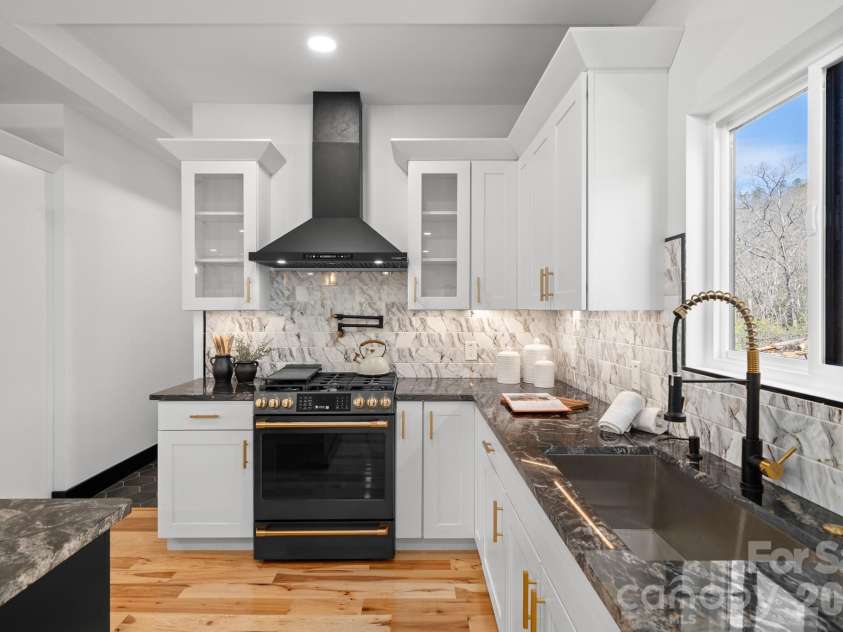 74 Jeranna Road, Mills River, NC 28759.  MLS# CAR4354656, YatesRealty ID 23556. CAFÉ™ ENERGY STAR® appliances