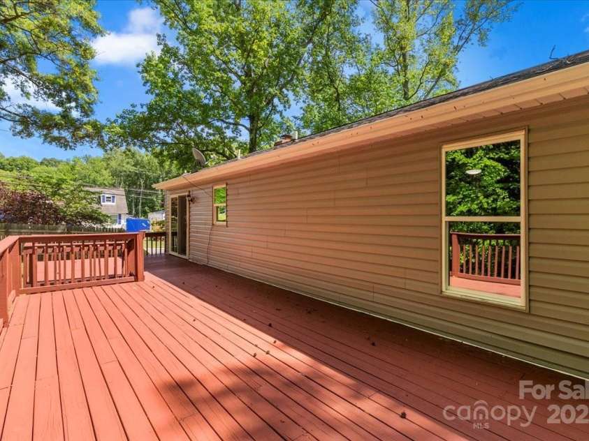6839 Wagon Oak Road, Charlotte, NC 28212.  MLS# CAR4253428, YatesRealty ID 23557. Deck