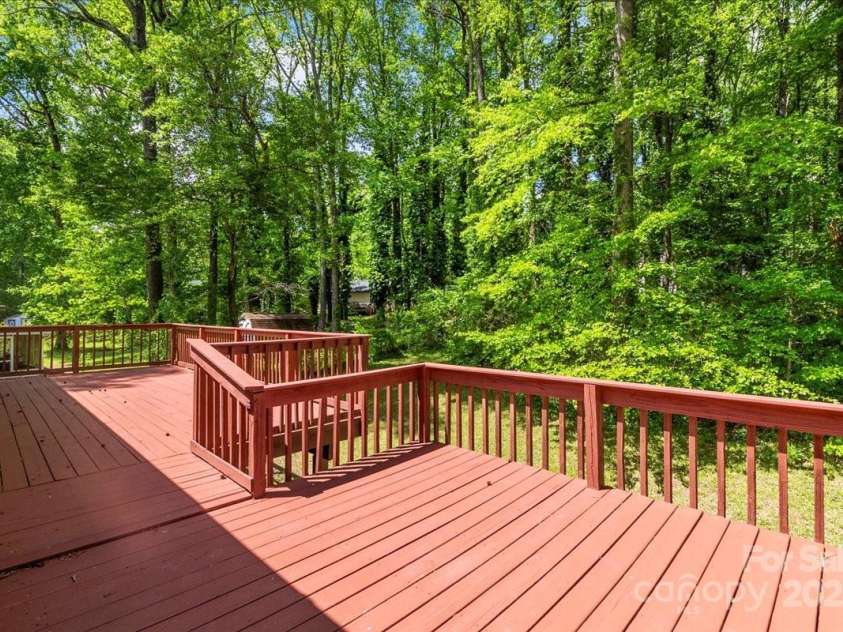 6839 Wagon Oak Road, Charlotte, NC 28212.  MLS# CAR4253428, YatesRealty ID 23557. Deck