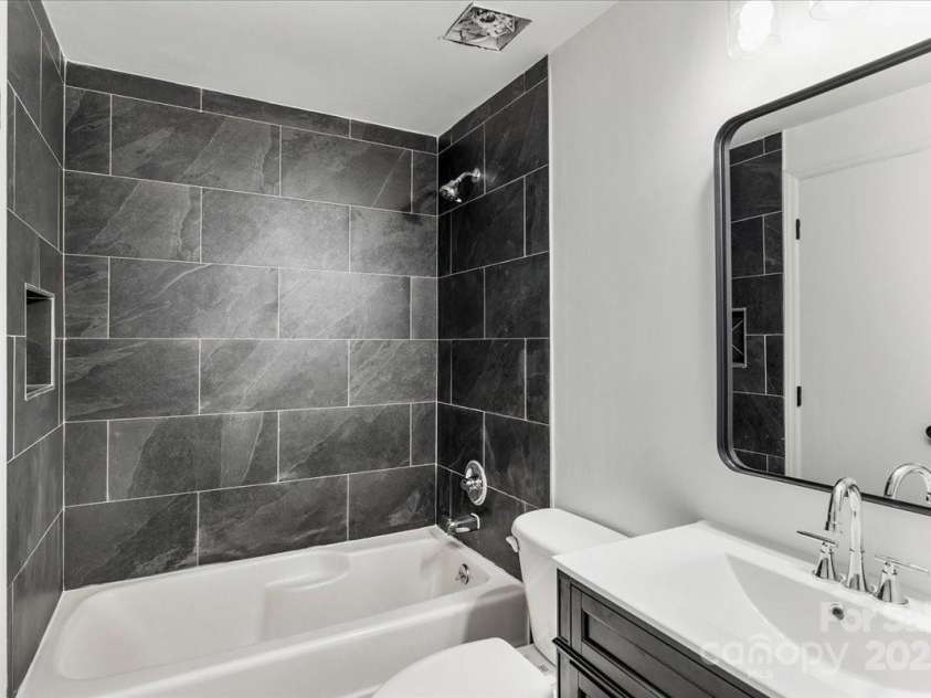 6839 Wagon Oak Road, Charlotte, NC 28212.  MLS# CAR4253428, YatesRealty ID 23557. Upper Level Bath