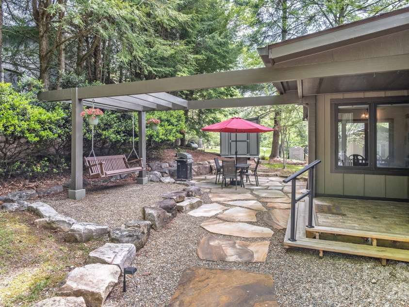 22 Dalonigei Court, Brevard, NC 28712.  MLS# CAR4371512, YatesRealty ID 23558. 