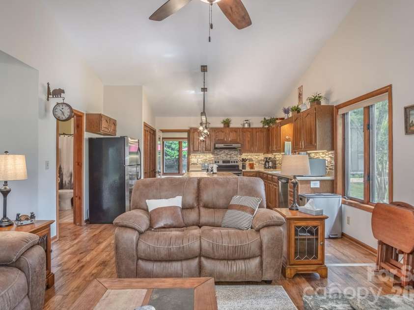 22 Dalonigei Court, Brevard, NC 28712.  MLS# CAR4371512, YatesRealty ID 23558. 