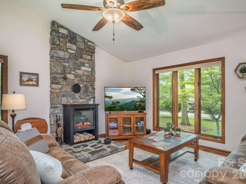 22 Dalonigei Court, Brevard, NC 28712.  MLS# CAR4371512, YatesRealty ID 23558. 