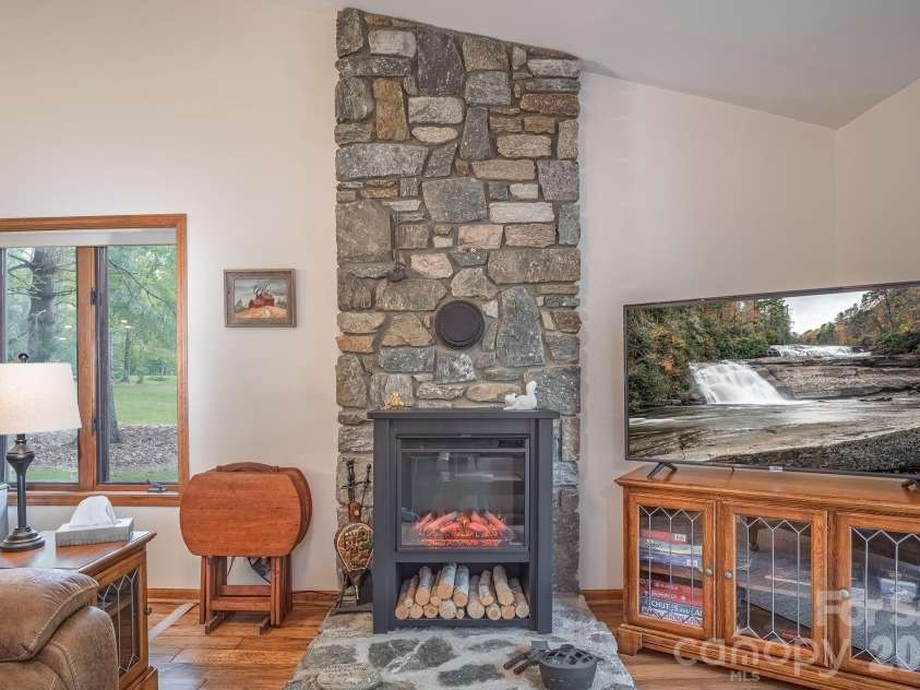 22 Dalonigei Court, Brevard, NC 28712.  MLS# CAR4371512, YatesRealty ID 23558. 