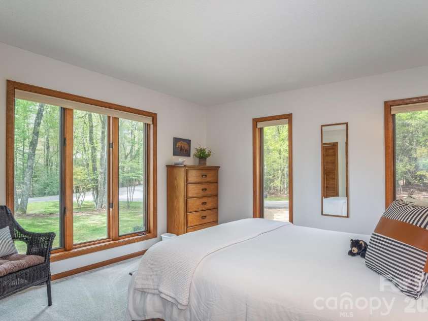 22 Dalonigei Court, Brevard, NC 28712.  MLS# CAR4371512, YatesRealty ID 23558. 
