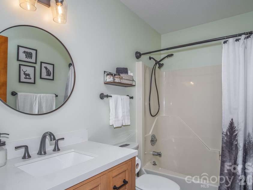 22 Dalonigei Court, Brevard, NC 28712.  MLS# CAR4371512, YatesRealty ID 23558. 