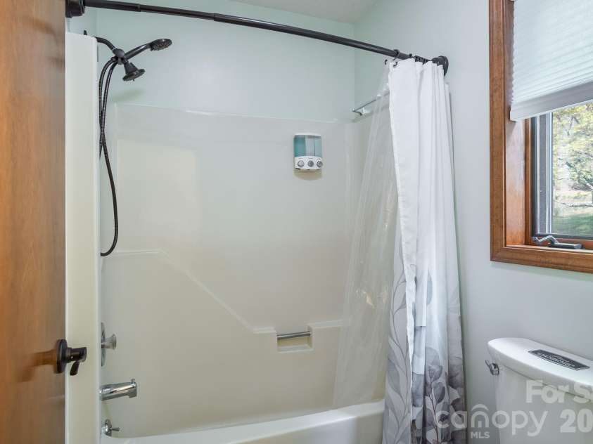 22 Dalonigei Court, Brevard, NC 28712.  MLS# CAR4371512, YatesRealty ID 23558. 