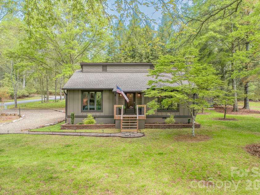 22 Dalonigei Court, Brevard, NC 28712.  MLS# CAR4371512, YatesRealty ID 23558. 