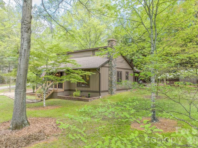 22 Dalonigei Court, Brevard, NC 28712.  MLS# CAR4371512, YatesRealty ID 23558. 