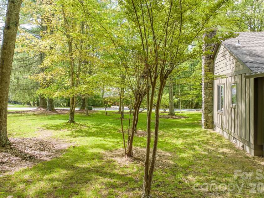 22 Dalonigei Court, Brevard, NC 28712.  MLS# CAR4371512, YatesRealty ID 23558. 