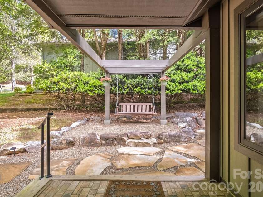 22 Dalonigei Court, Brevard, NC 28712.  MLS# CAR4371512, YatesRealty ID 23558. 