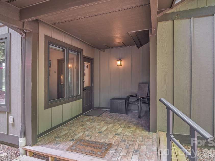22 Dalonigei Court, Brevard, NC 28712.  MLS# CAR4371512, YatesRealty ID 23558. 