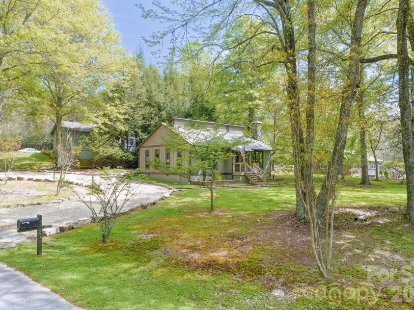 22 Dalonigei Court, Brevard, NC 28712.  MLS# CAR4371512, YatesRealty ID 23558. 