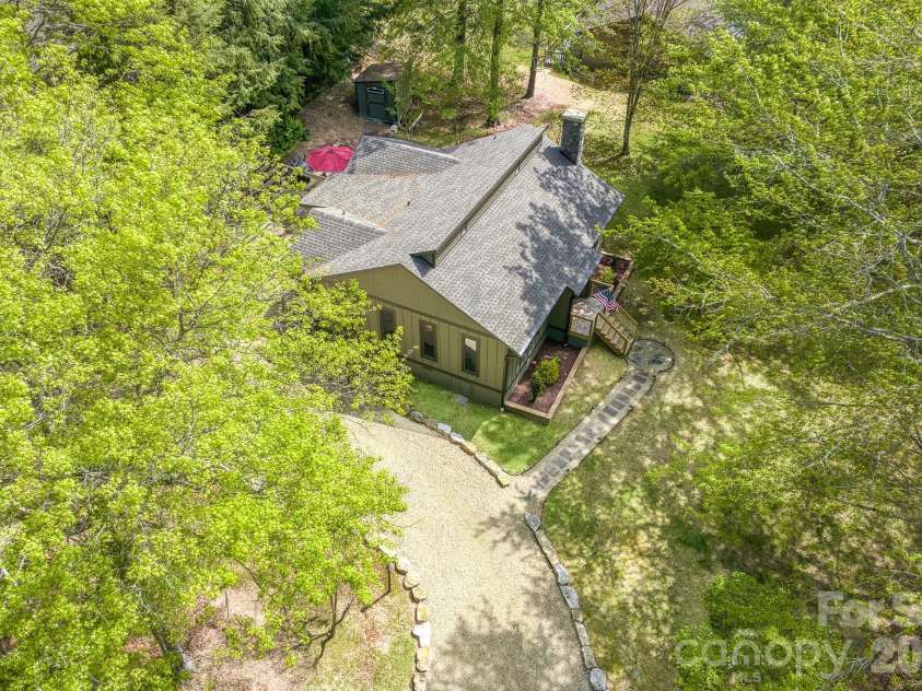 22 Dalonigei Court, Brevard, NC 28712.  MLS# CAR4371512, YatesRealty ID 23558. 