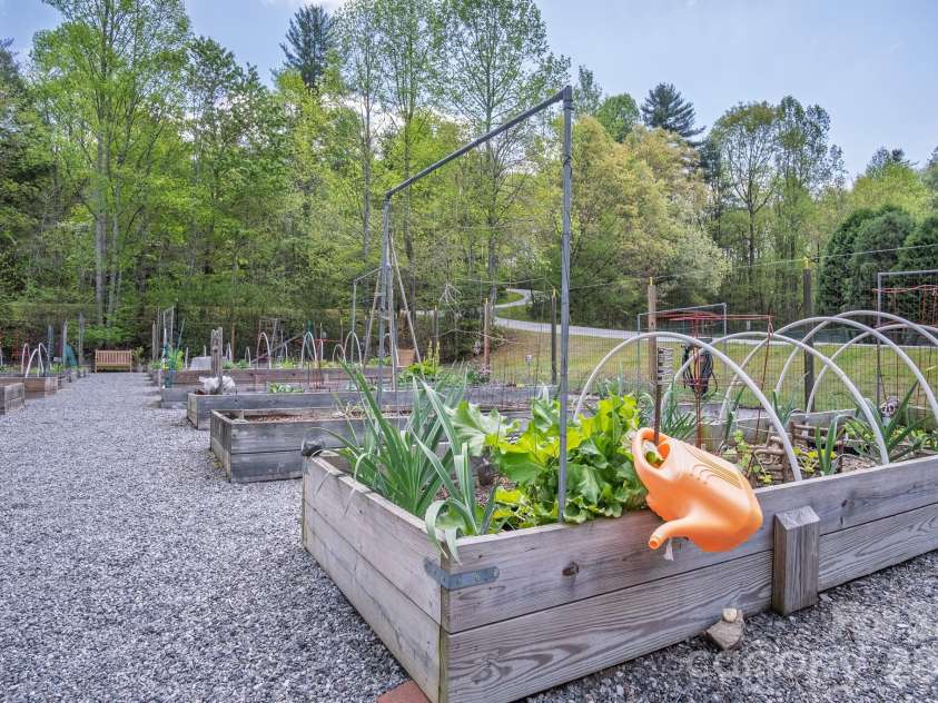 22 Dalonigei Court, Brevard, NC 28712.  MLS# CAR4371512, YatesRealty ID 23558. 