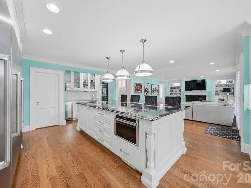 1013 14th Avenue Drive, Hickory, NC 28601.  MLS# CAR4383520, YatesRealty ID 23559. 