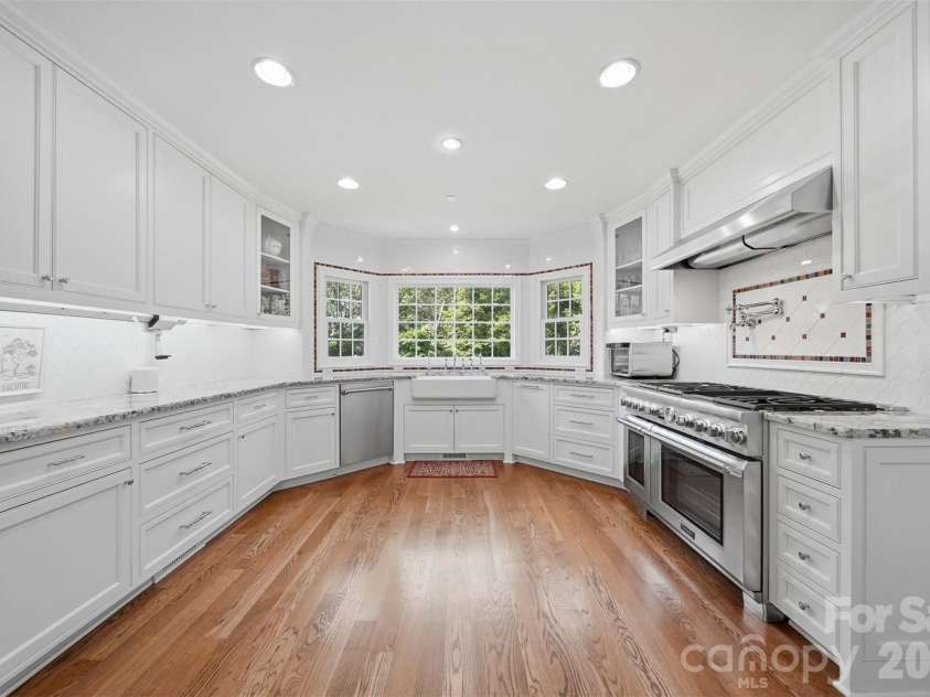 1013 14th Avenue Drive, Hickory, NC 28601.  MLS# CAR4383520, YatesRealty ID 23559. 