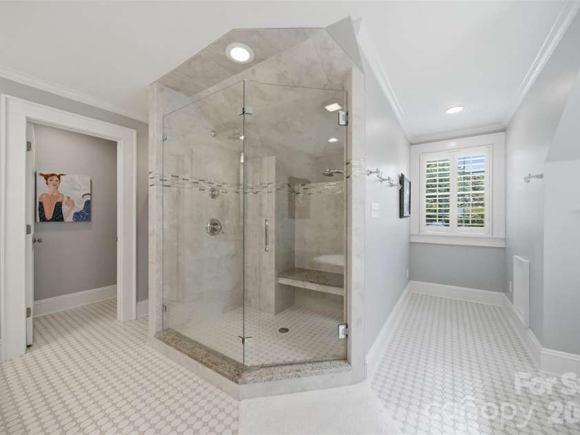 1013 14th Avenue Drive, Hickory, NC 28601.  MLS# CAR4383520, YatesRealty ID 23559. 