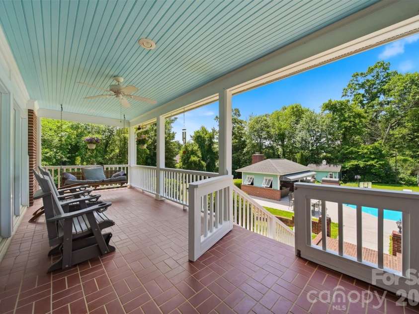 1013 14th Avenue Drive, Hickory, NC 28601.  MLS# CAR4383520, YatesRealty ID 23559. 