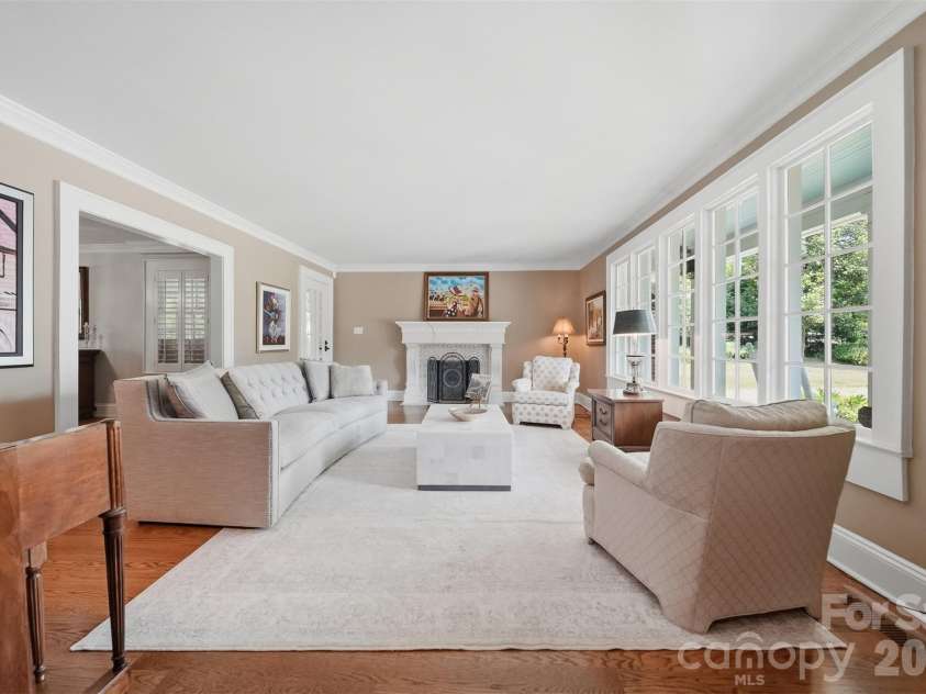 1013 14th Avenue Drive, Hickory, NC 28601.  MLS# CAR4383520, YatesRealty ID 23559. Living Room