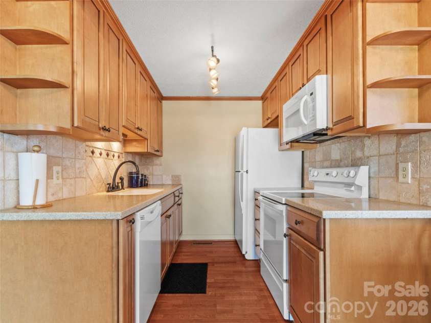 125 Townhouse Drive, Burnsville, NC 28714.  MLS# CAR4351467, YatesRealty ID 2356. 