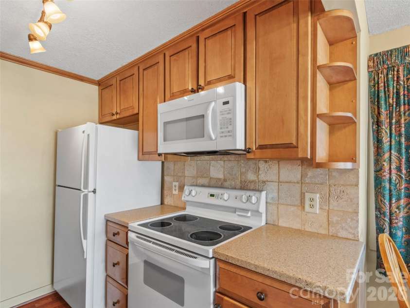 125 Townhouse Drive, Burnsville, NC 28714.  MLS# CAR4351467, YatesRealty ID 2356. 