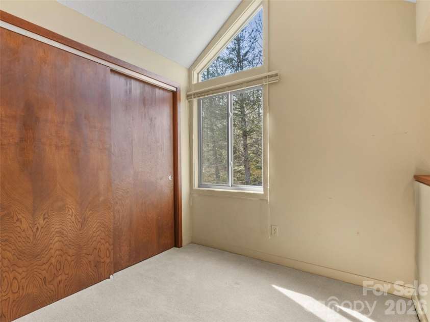 125 Townhouse Drive, Burnsville, NC 28714.  MLS# CAR4351467, YatesRealty ID 2356. 