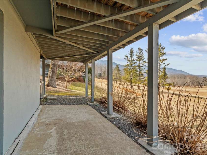 125 Townhouse Drive, Burnsville, NC 28714.  MLS# CAR4351467, YatesRealty ID 2356. 