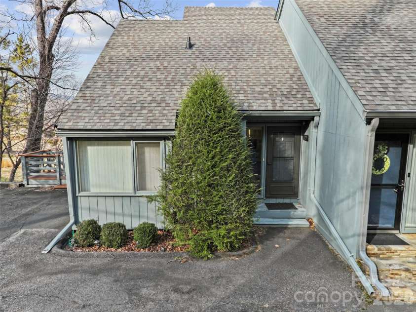 125 Townhouse Drive, Burnsville, NC 28714.  MLS# CAR4351467, YatesRealty ID 2356. 