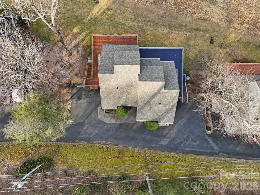 125 Townhouse Drive, Burnsville, NC 28714.  MLS# CAR4351467, YatesRealty ID 2356. 