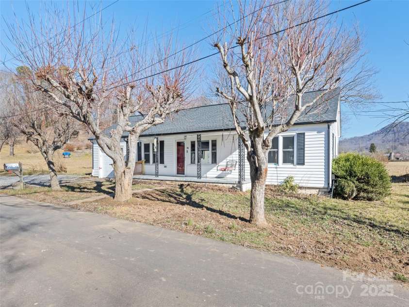 64 Jones Street, Clyde, NC 28721.  MLS# CAR4221728, YatesRealty ID 2356. 