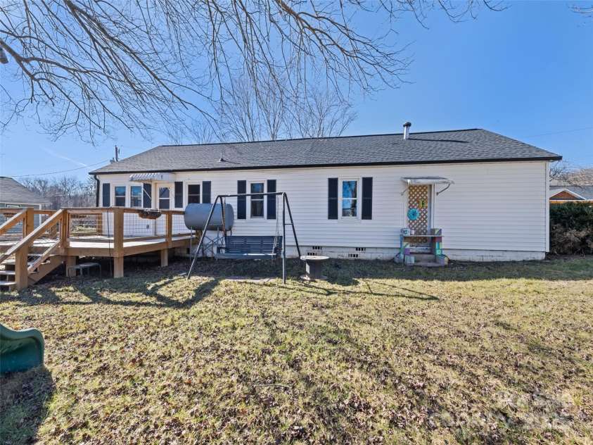 64 Jones Street, Clyde, NC 28721.  MLS# CAR4221728, YatesRealty ID 2356. 