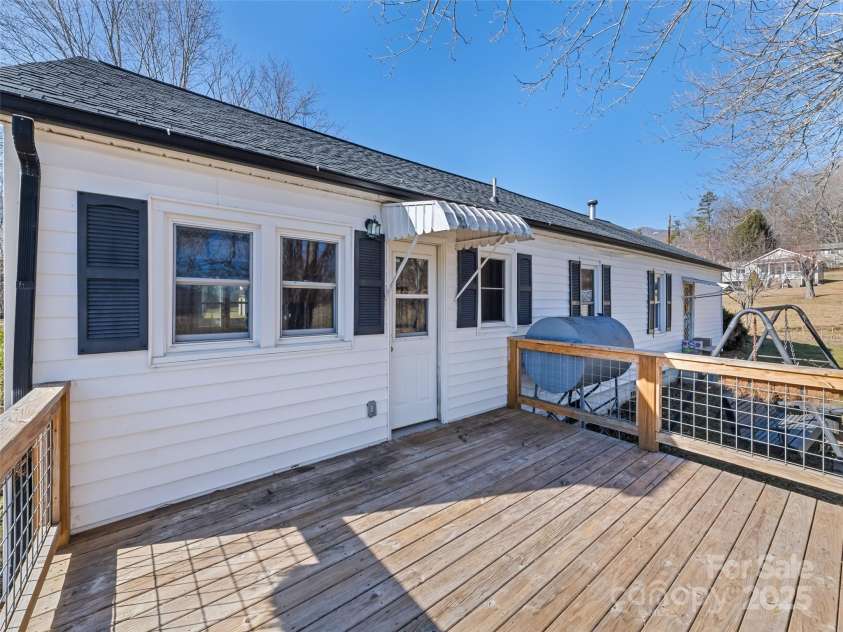 64 Jones Street, Clyde, NC 28721.  MLS# CAR4221728, YatesRealty ID 2356. 