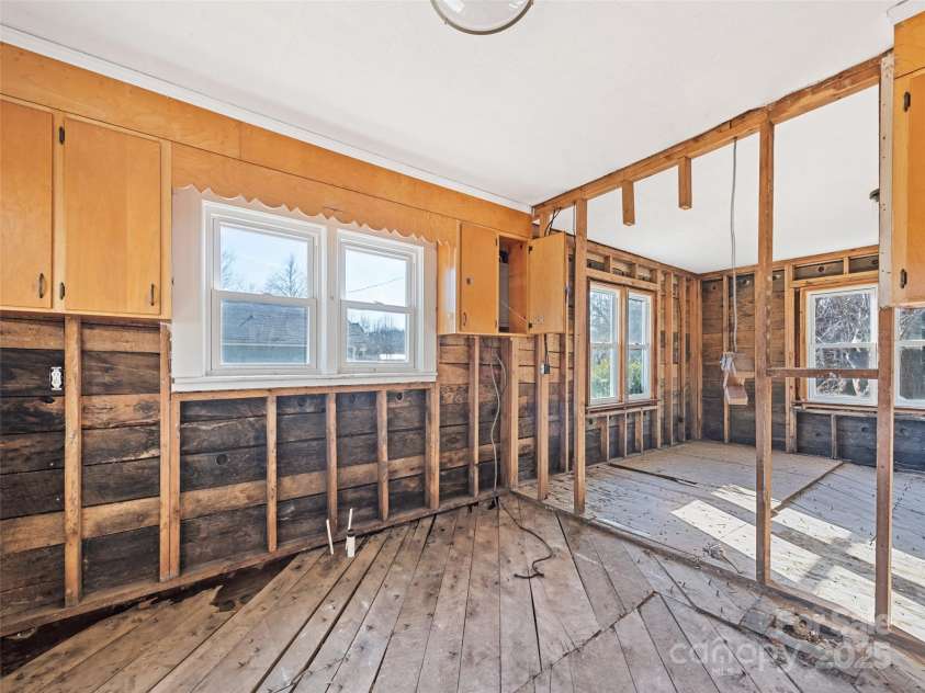 64 Jones Street, Clyde, NC 28721.  MLS# CAR4221728, YatesRealty ID 2356. 