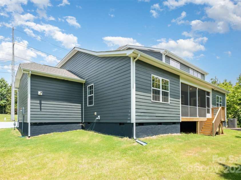 7001 New Town Road, Waxhaw, NC 28173.  MLS# CAR4242217, YatesRealty ID 23560. 