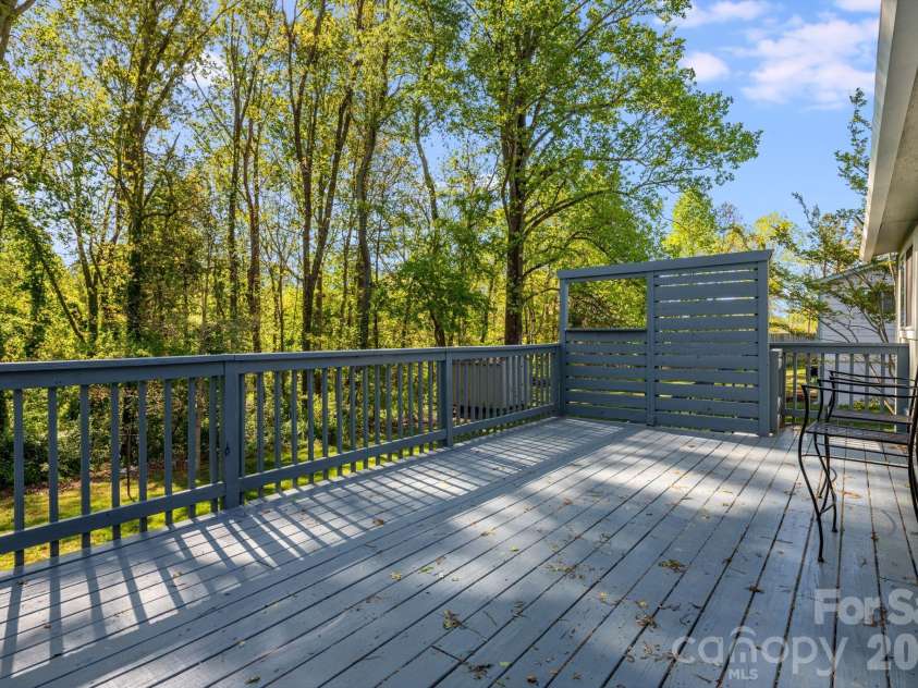 21 Oak Hill Drive, Asheville, NC 28806.  MLS# CAR4371176, YatesRealty ID 23562. 