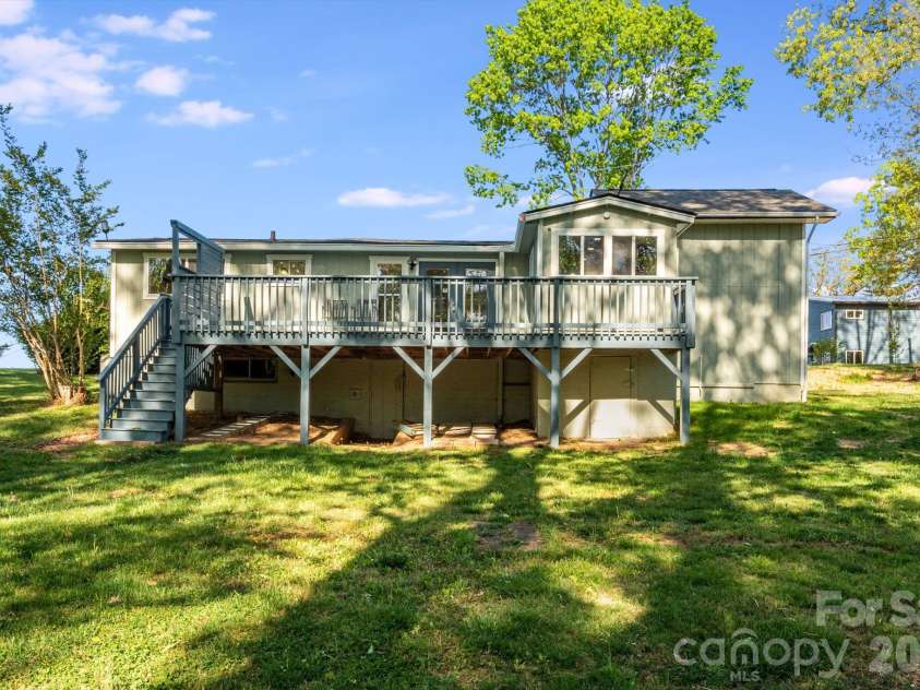 21 Oak Hill Drive, Asheville, NC 28806.  MLS# CAR4371176, YatesRealty ID 23562. 