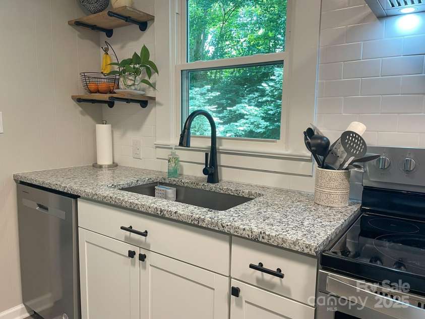 107 Byrd Street, Morganton, NC 28655.  MLS# CAR4271971, YatesRealty ID 23566. 