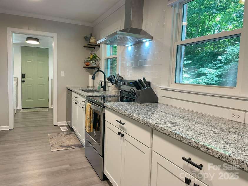 107 Byrd Street, Morganton, NC 28655.  MLS# CAR4271971, YatesRealty ID 23566. 