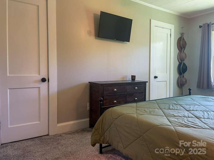 107 Byrd Street, Morganton, NC 28655.  MLS# CAR4271971, YatesRealty ID 23566. 