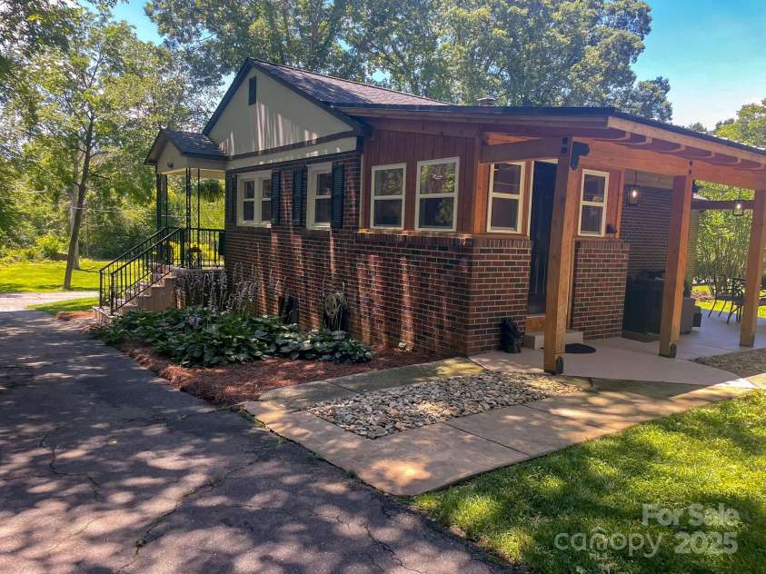 107 Byrd Street, Morganton, NC 28655.  MLS# CAR4271971, YatesRealty ID 23566. 